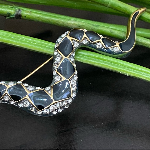 Vintage Signed Gold-tone Luxurious 5.5” Snake Enamel Rhinestone Crystal Brooch - Picture 5 of 13